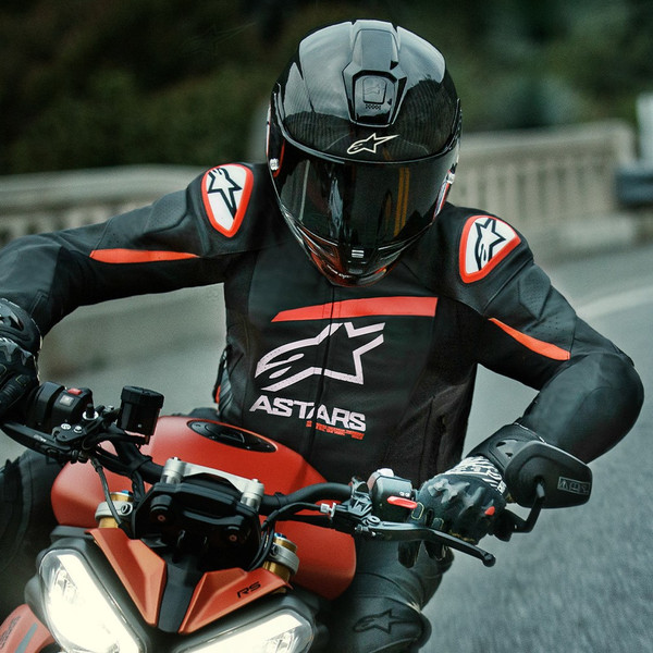 Alpinestars GP Plus R V4: La Esencia del Racing en tu cuerpo